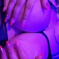 Chaarnelle nude — photo porn leak MYM