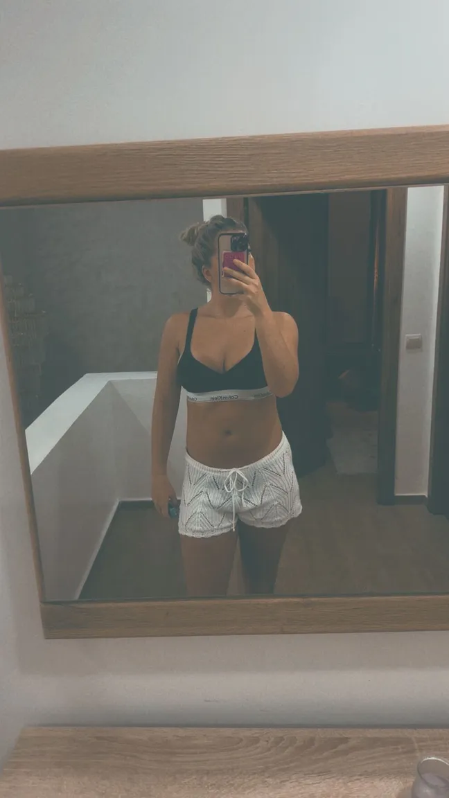 Emiliedvlt nude leak — photo porn MYM de Emiliedvlt nue