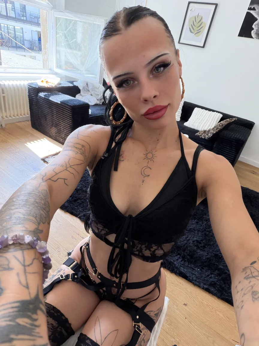 Larabttn nude leak — photo porn MYM de Larabttn nue