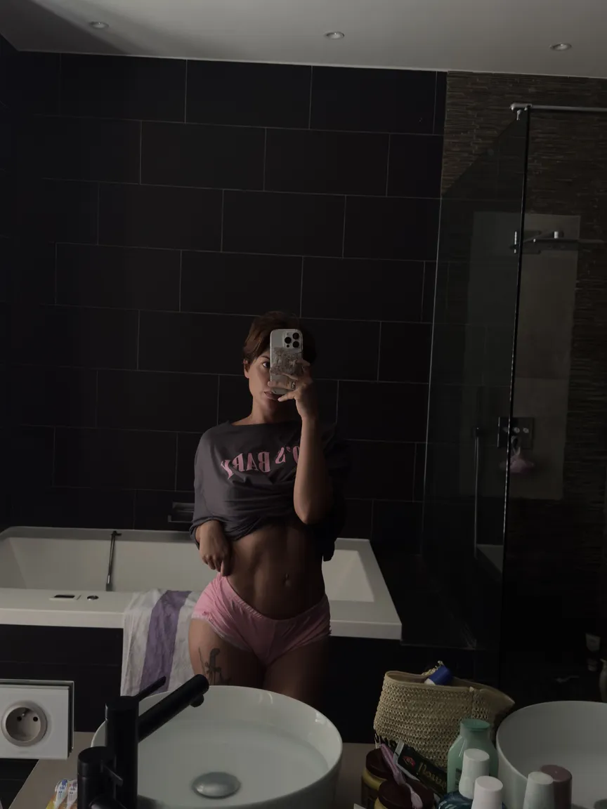 Maevamartinez nude leak — photo porn MYM de Maevamartinez nue