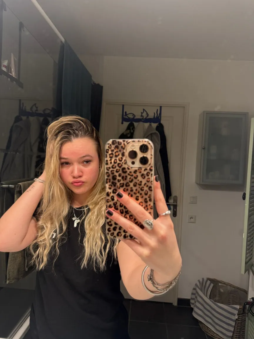 Paulineonlinee nude leak — photo porn MYM de Paulineonlinee nue