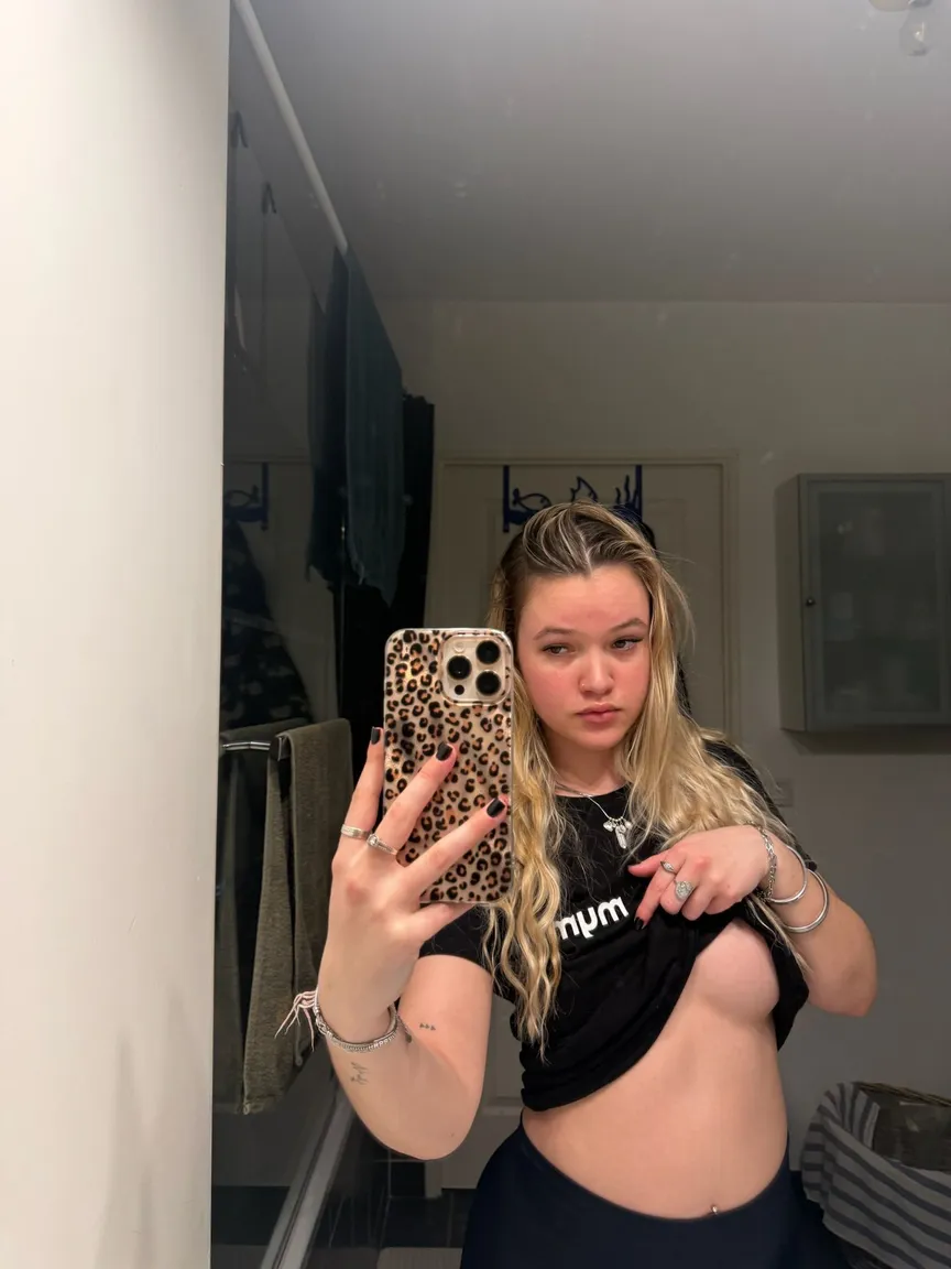 Paulineonlinee nude leak — photo porn MYM de Paulineonlinee nue