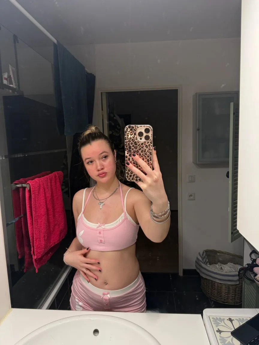Paulineonlinee nude leak — photo porn MYM de Paulineonlinee nue