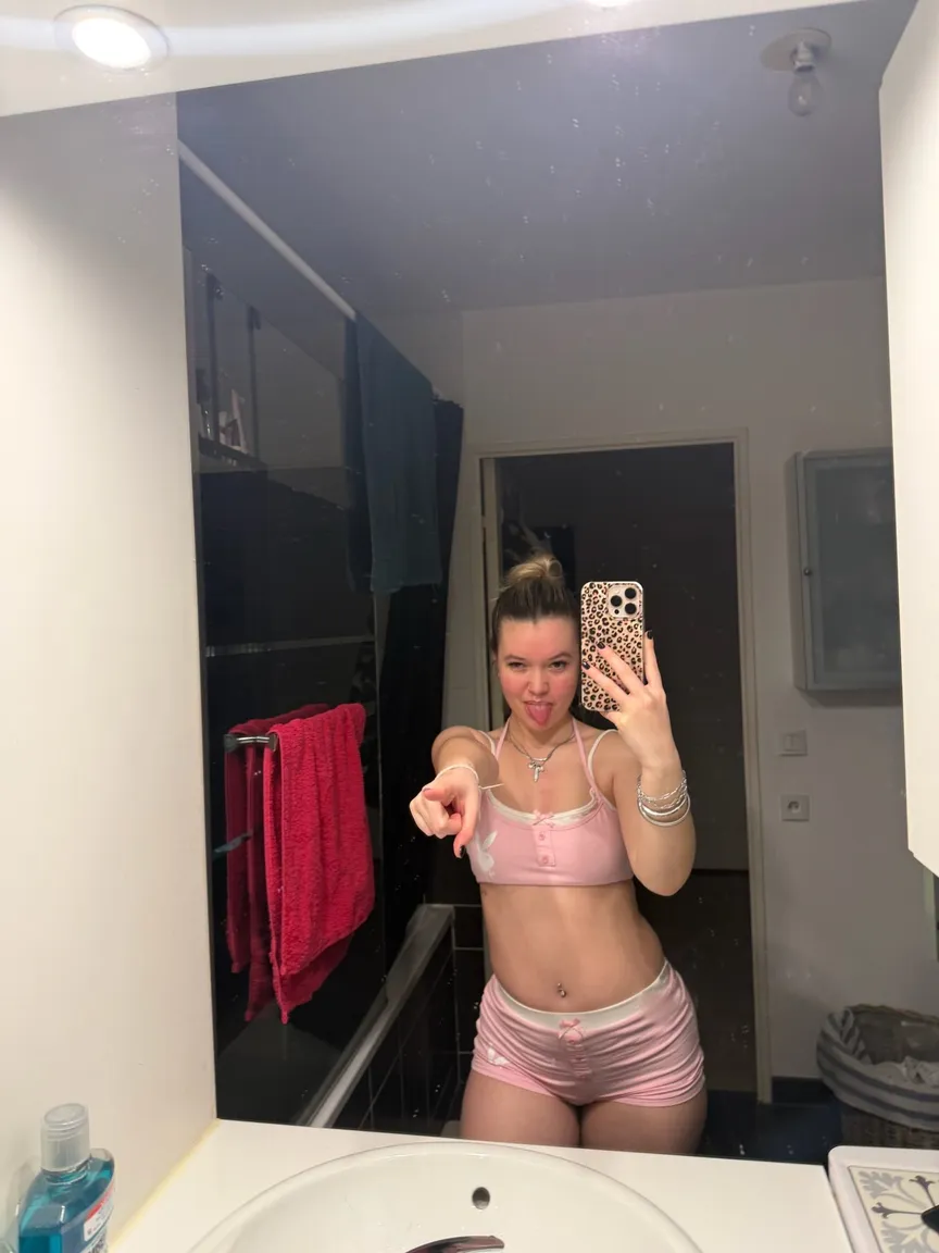Paulineonlinee nude leak — photo porn MYM de Paulineonlinee nue