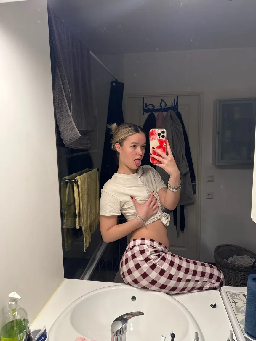 Paulineonlinee nude leak — photo porn MYM de Paulineonlinee nue