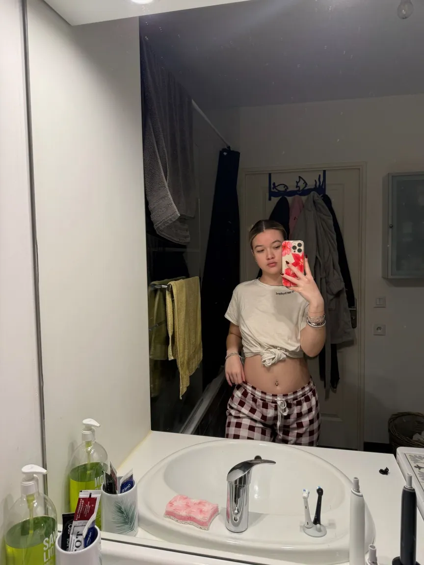 Paulineonlinee nude leak — photo porn MYM de Paulineonlinee nue