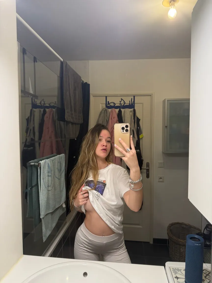Paulineonlinee nude leak — photo porn MYM de Paulineonlinee nue