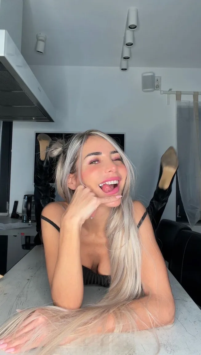 Sandylein nude leak — photo porn MYM de Sandylein nue