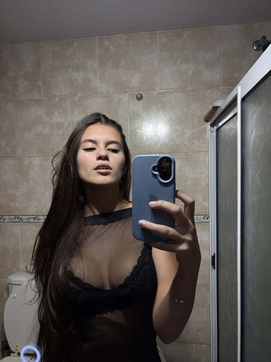 Sucette-girl nude leak — photo porn MYM de Sucette-girl nue