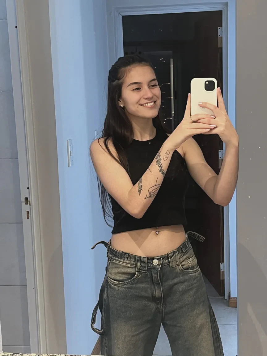 Sucette-girl nude leak — photo porn MYM de Sucette-girl nue