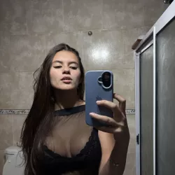Sucette-girl nude — photo porn leak MYM