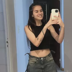 Sucette-girl nude — photo porn leak MYM