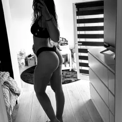 Photo de Uccellora_model